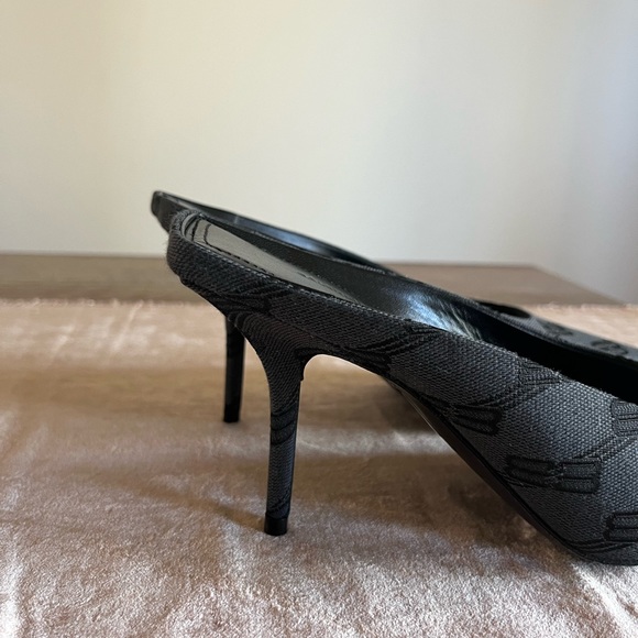 Balenciaga size 37. Brand new. Never worn. Sized up & they are too big for me - Picture 7 of 7